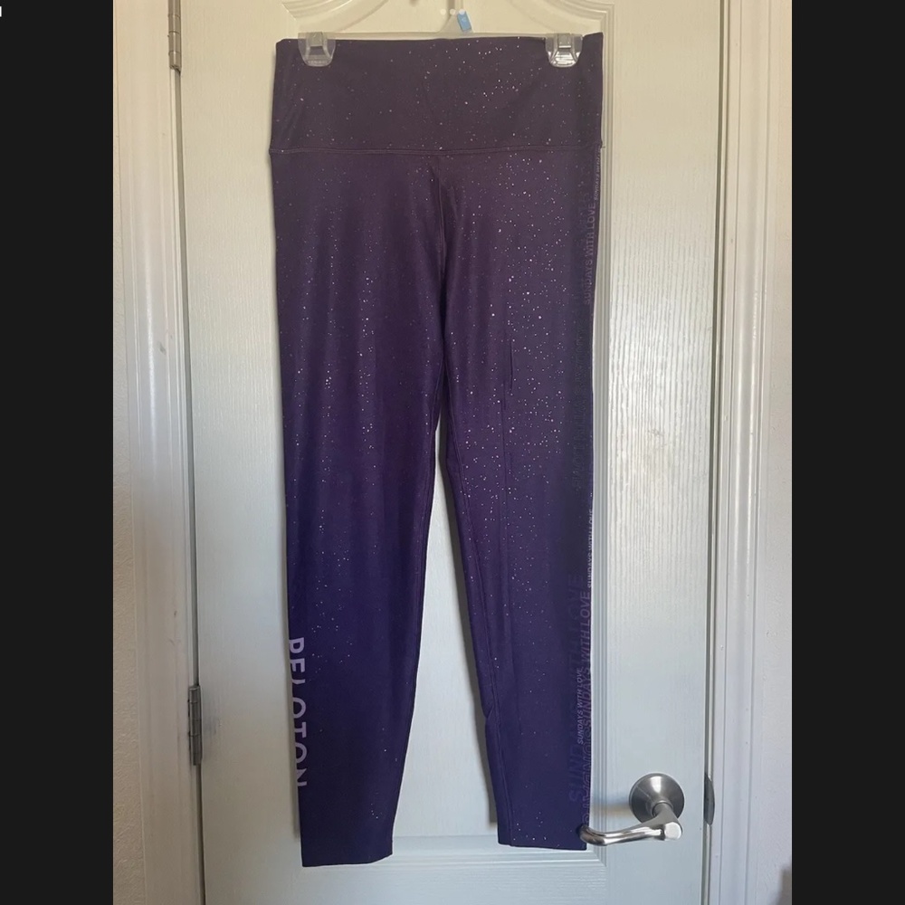 PELOTON WOMEN’S WITH LEGGINGS SIZE MEDIUM